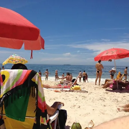 Apartamento Copacabana: Beachfront Modern Retreat with Ocean Views Rio de Janeiro Exterior photo